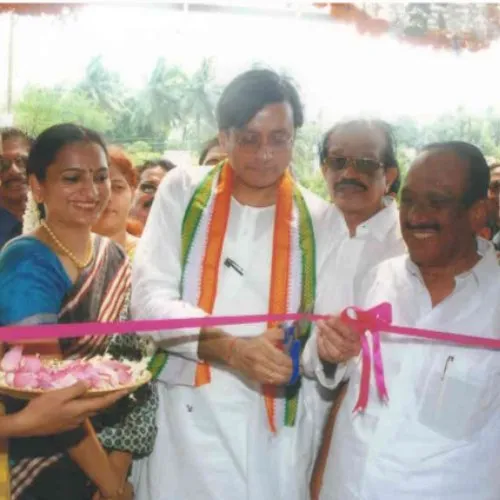 Shri Shashi Tharoor